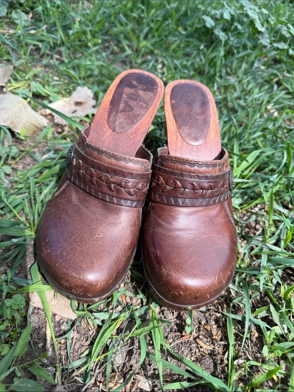 MIA wooden heeled shoes stamped leather - Picture 3 of 5